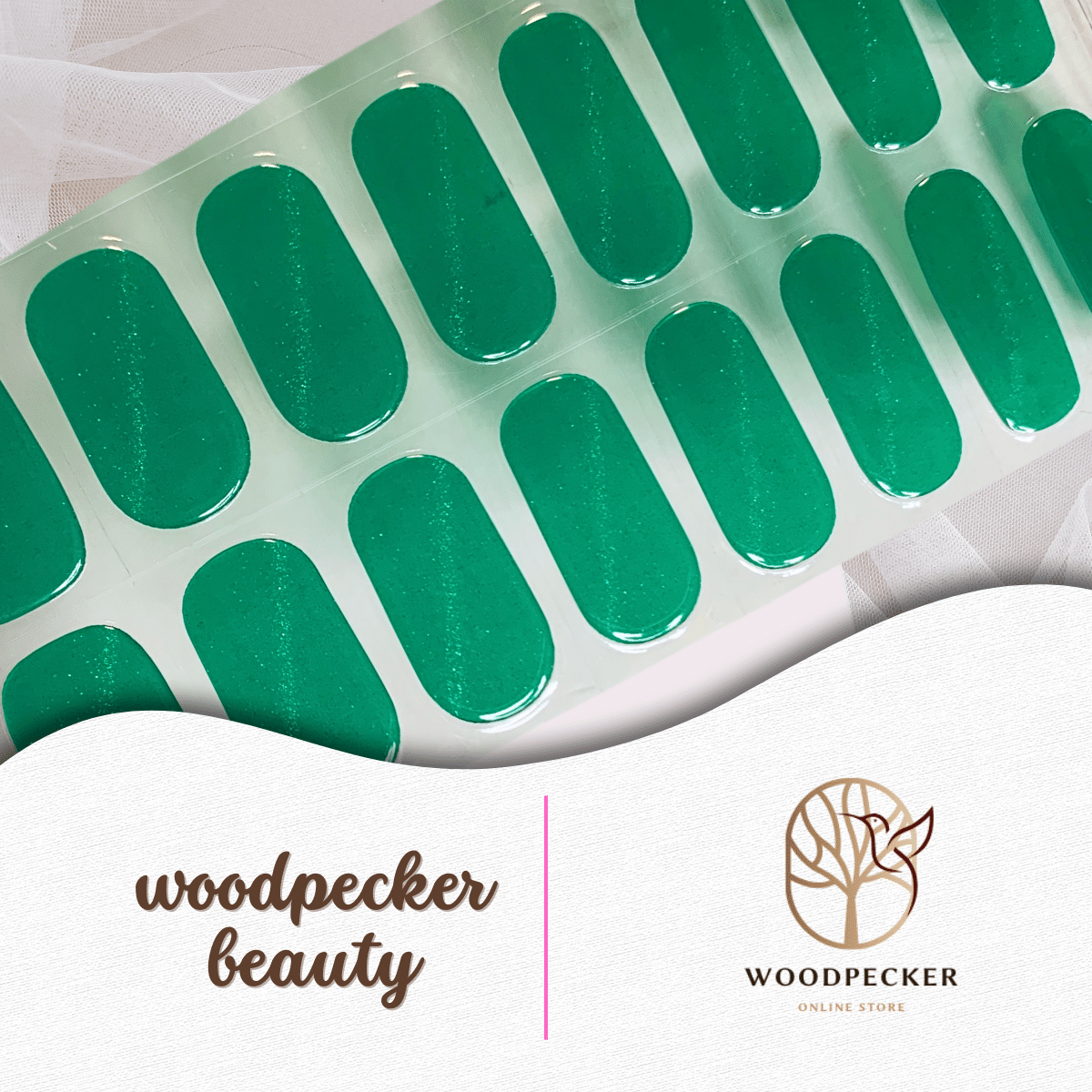 Solid green gel nail stickers in a bright, rich tone.