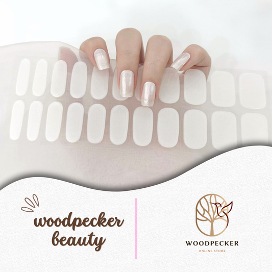 Pearl white nail stickers with a soft shimmer – elegant and minimal for bridal or everyday looks

